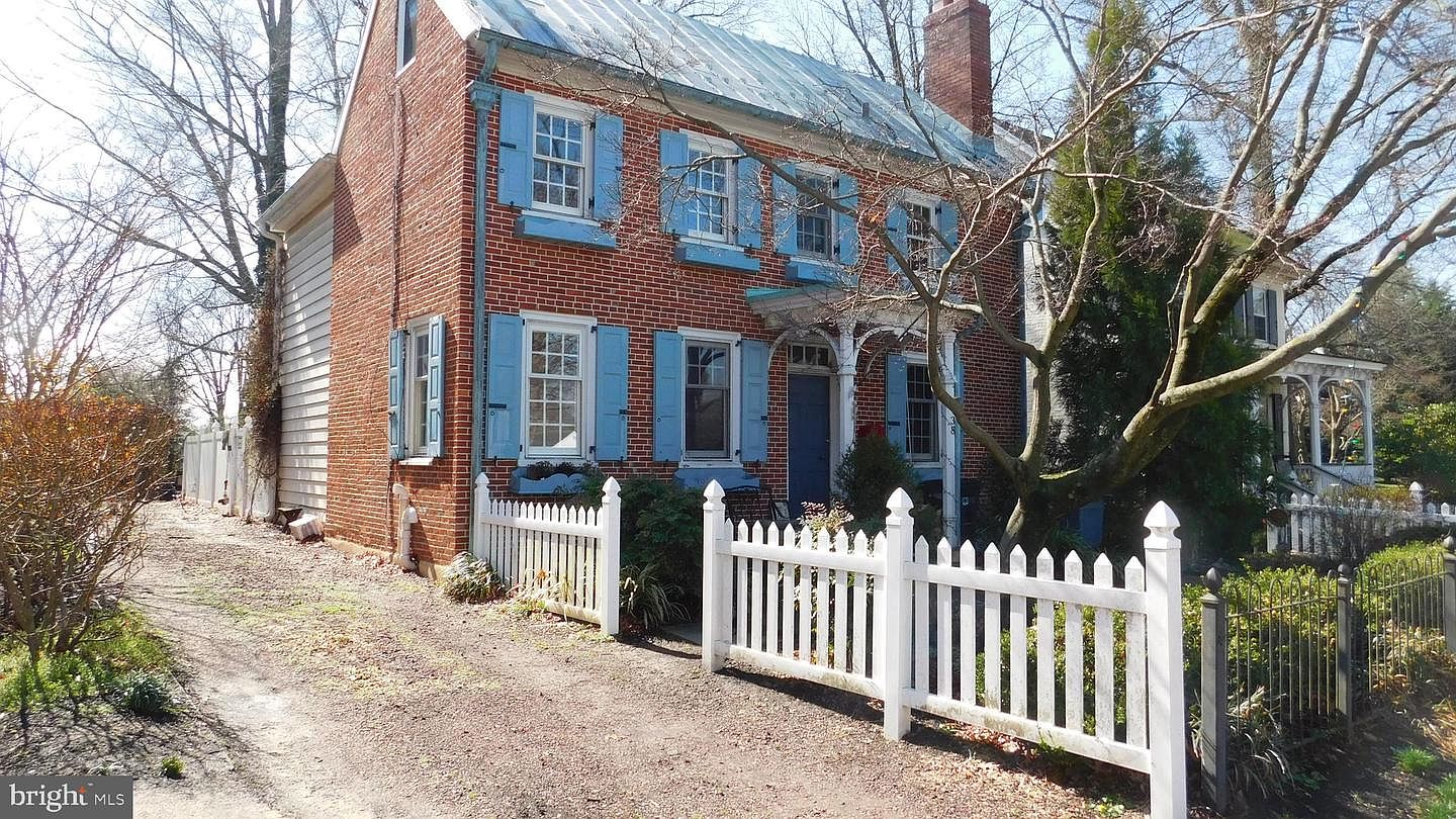 38 E Main St, Moorestown, NJ